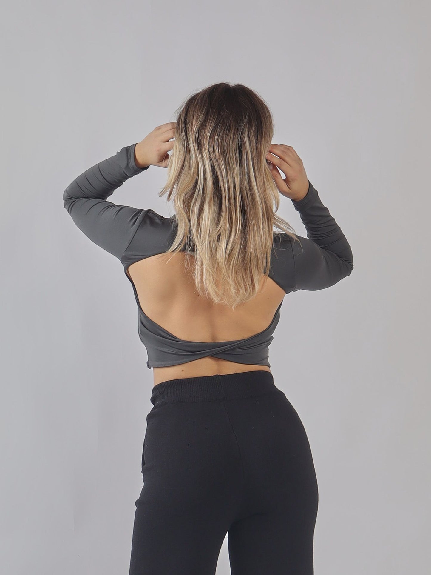 Top a manica lunga con schiena scoperta