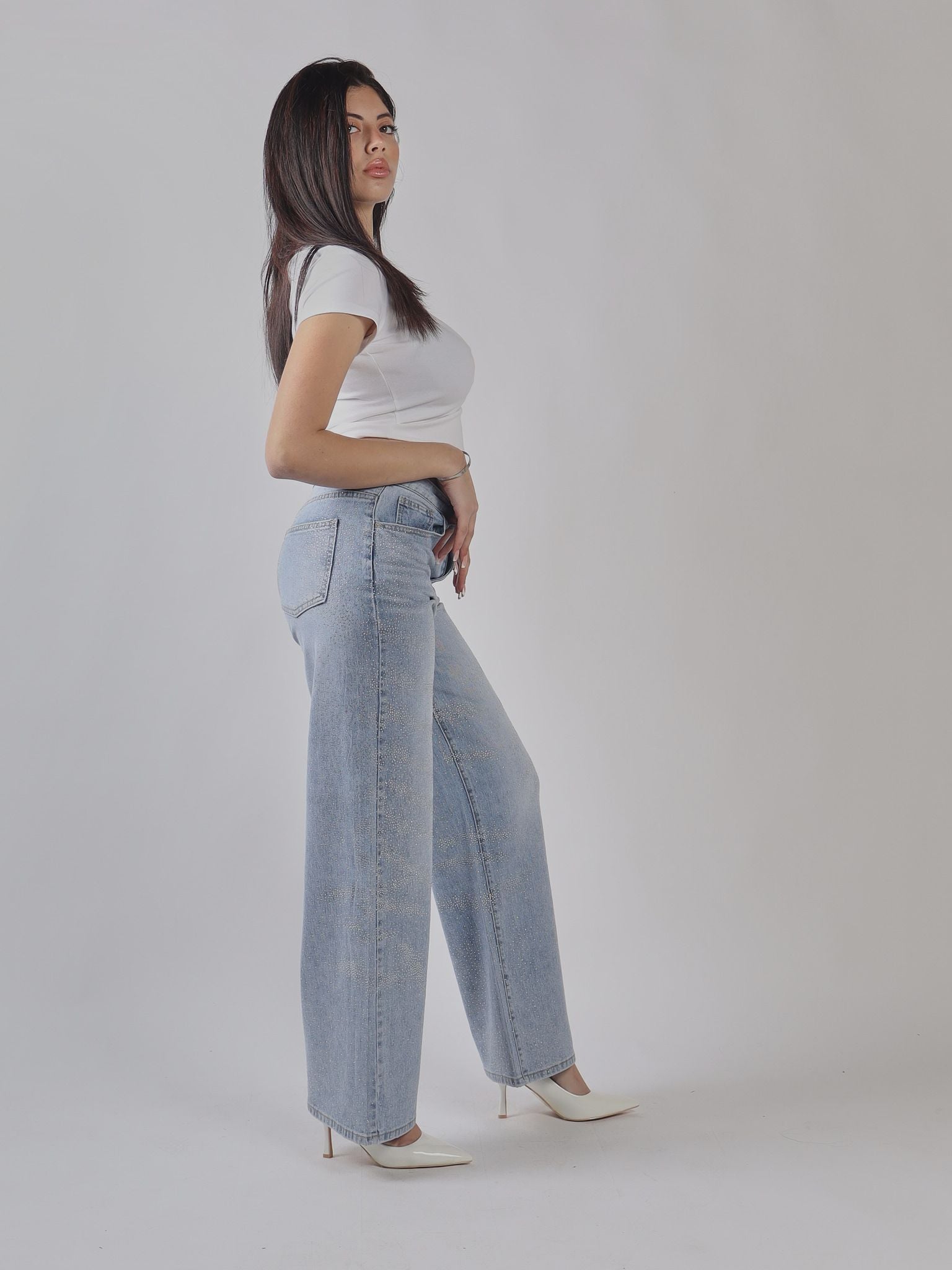 JEANS A GAMBA LARGA CON STRASS