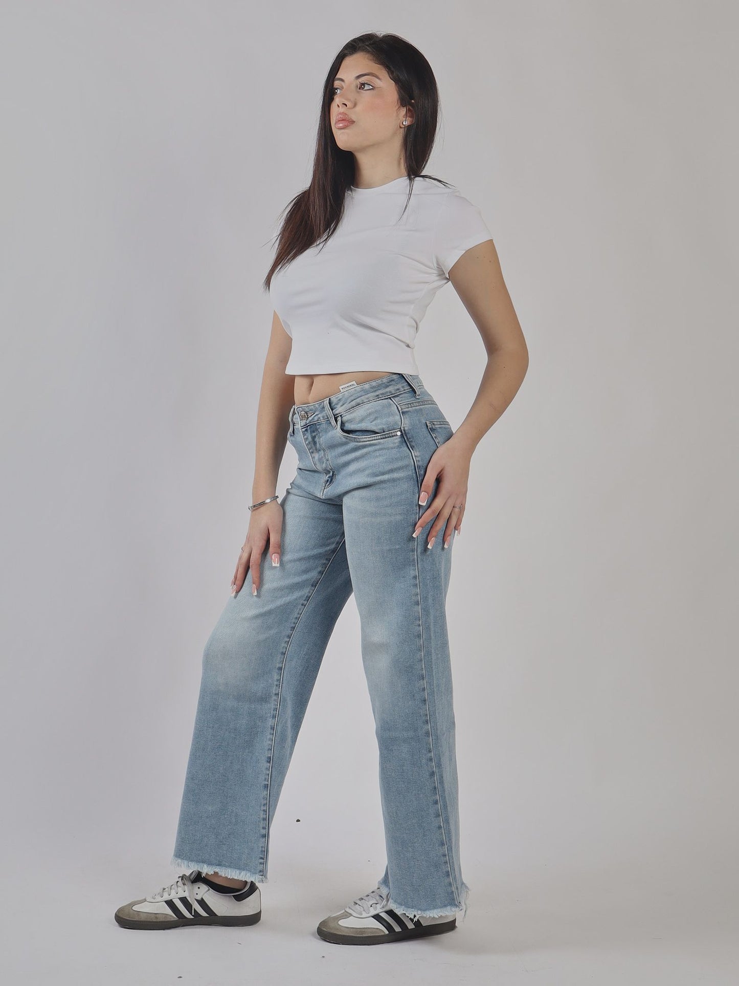 JEANS FLARE CON ORLO VIVI