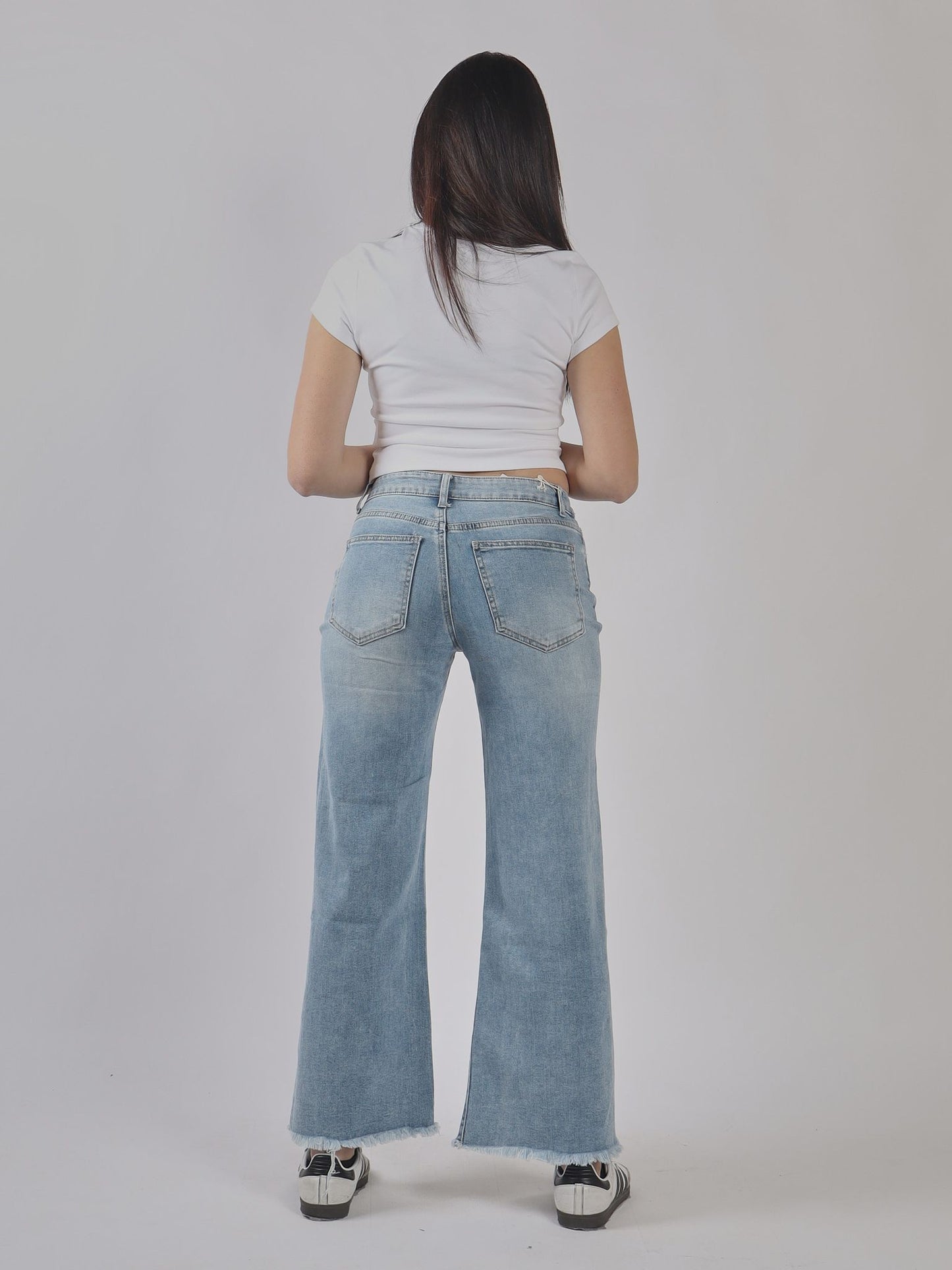 JEANS FLARE CON ORLO VIVI