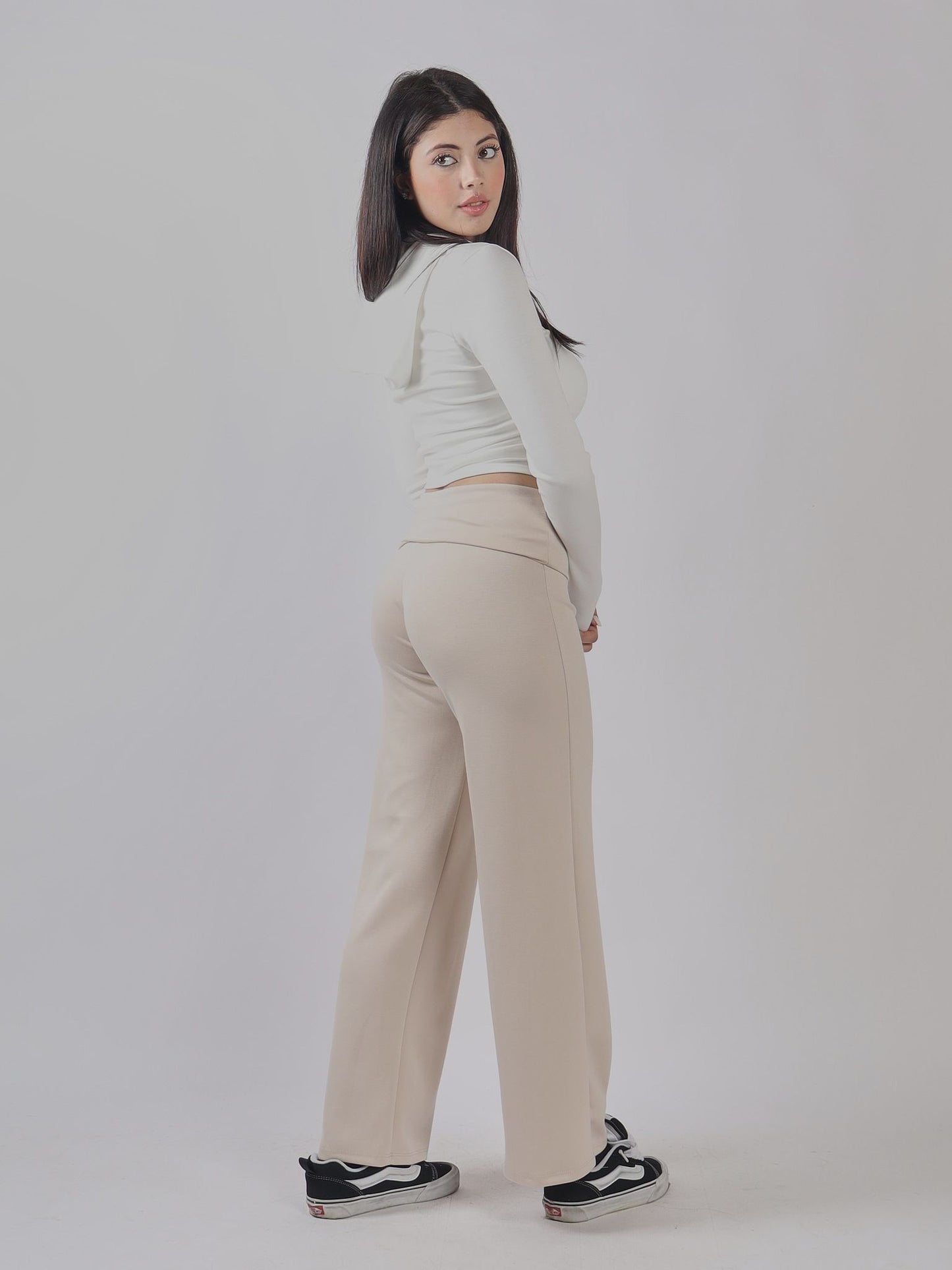 TUTA PALAZZO PE 25Tuta palazzo elegante e fluida,