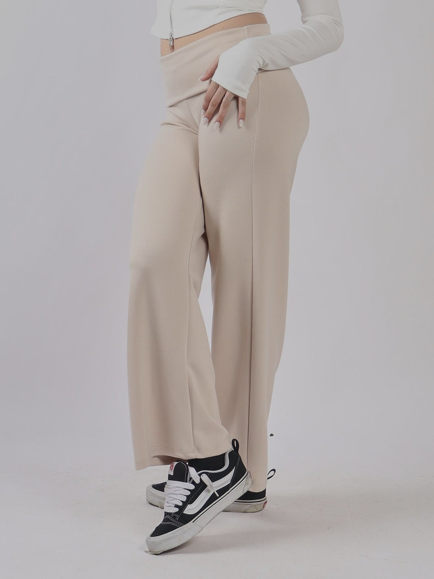 TUTA PALAZZO PE 25Tuta palazzo elegante e fluida,