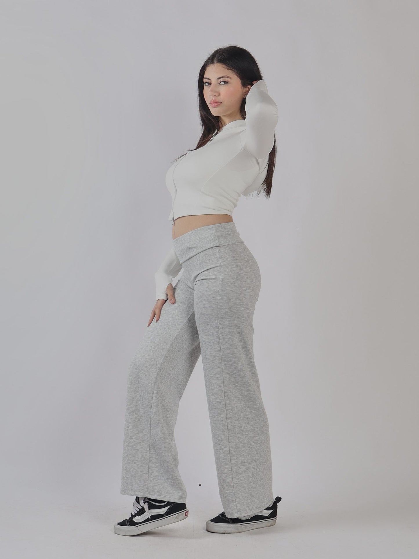 TUTA PALAZZO PE 25Tuta palazzo elegante e fluida,