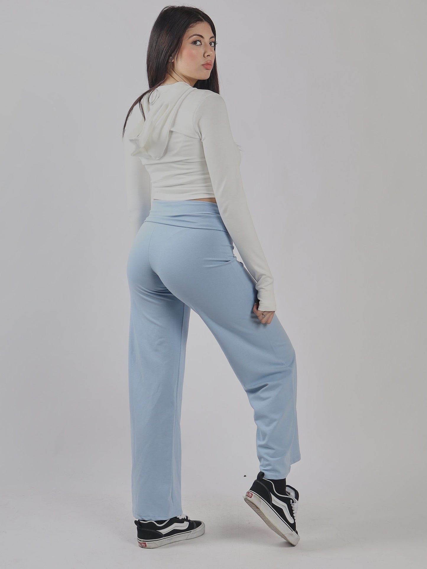 TUTA PALAZZO PE 25Tuta palazzo elegante e fluida,