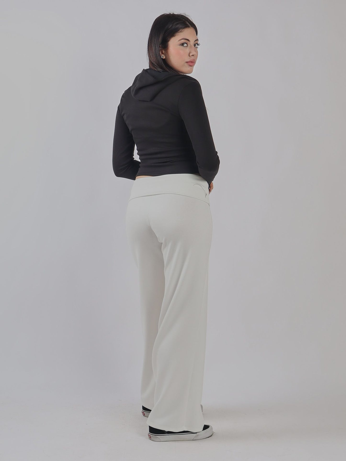 TUTA PALAZZO PE 25Tuta palazzo elegante e fluida,