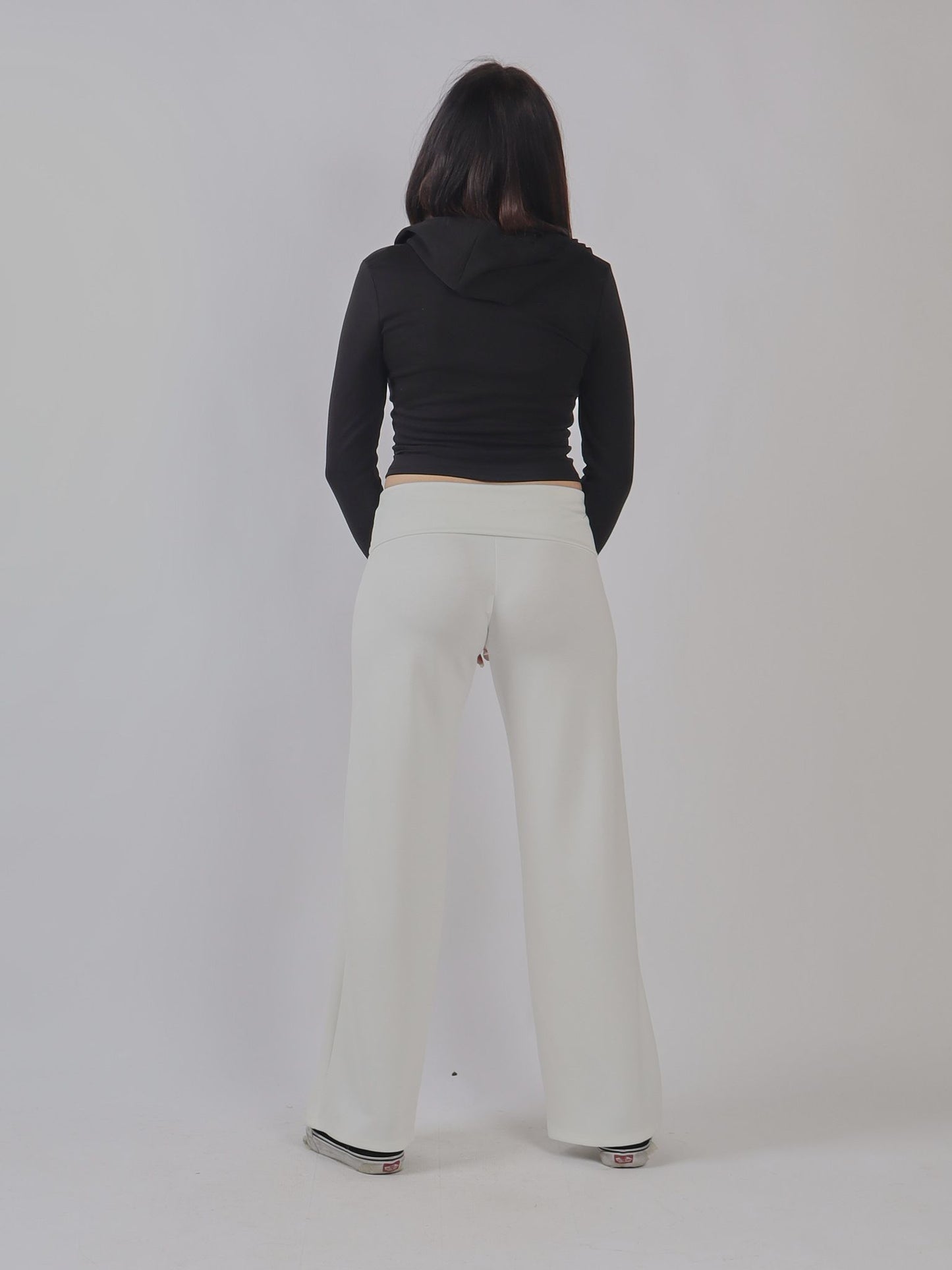 TUTA PALAZZO PE 25Tuta palazzo elegante e fluida,