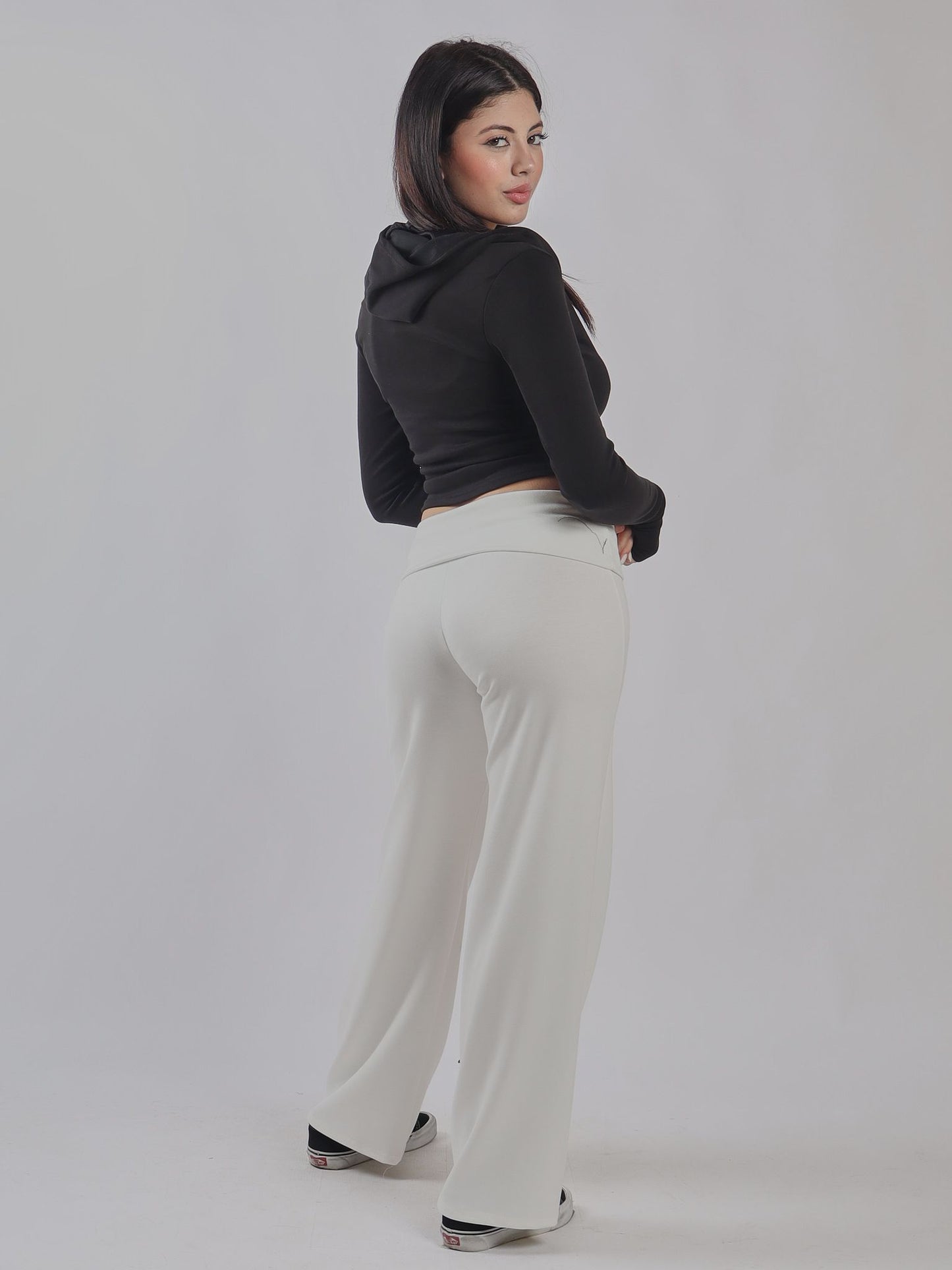 TUTA PALAZZO PE 25Tuta palazzo elegante e fluida,