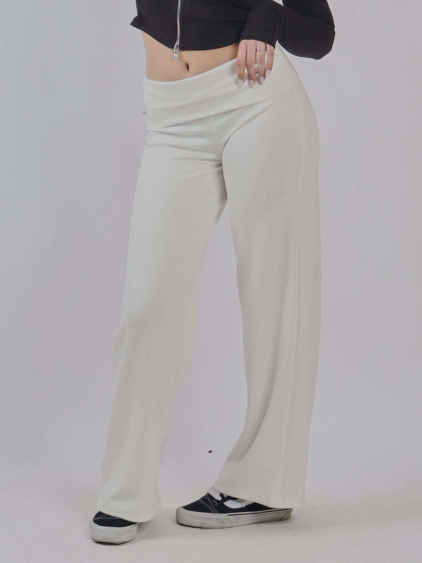 TUTA PALAZZO PE 25Tuta palazzo elegante e fluida,