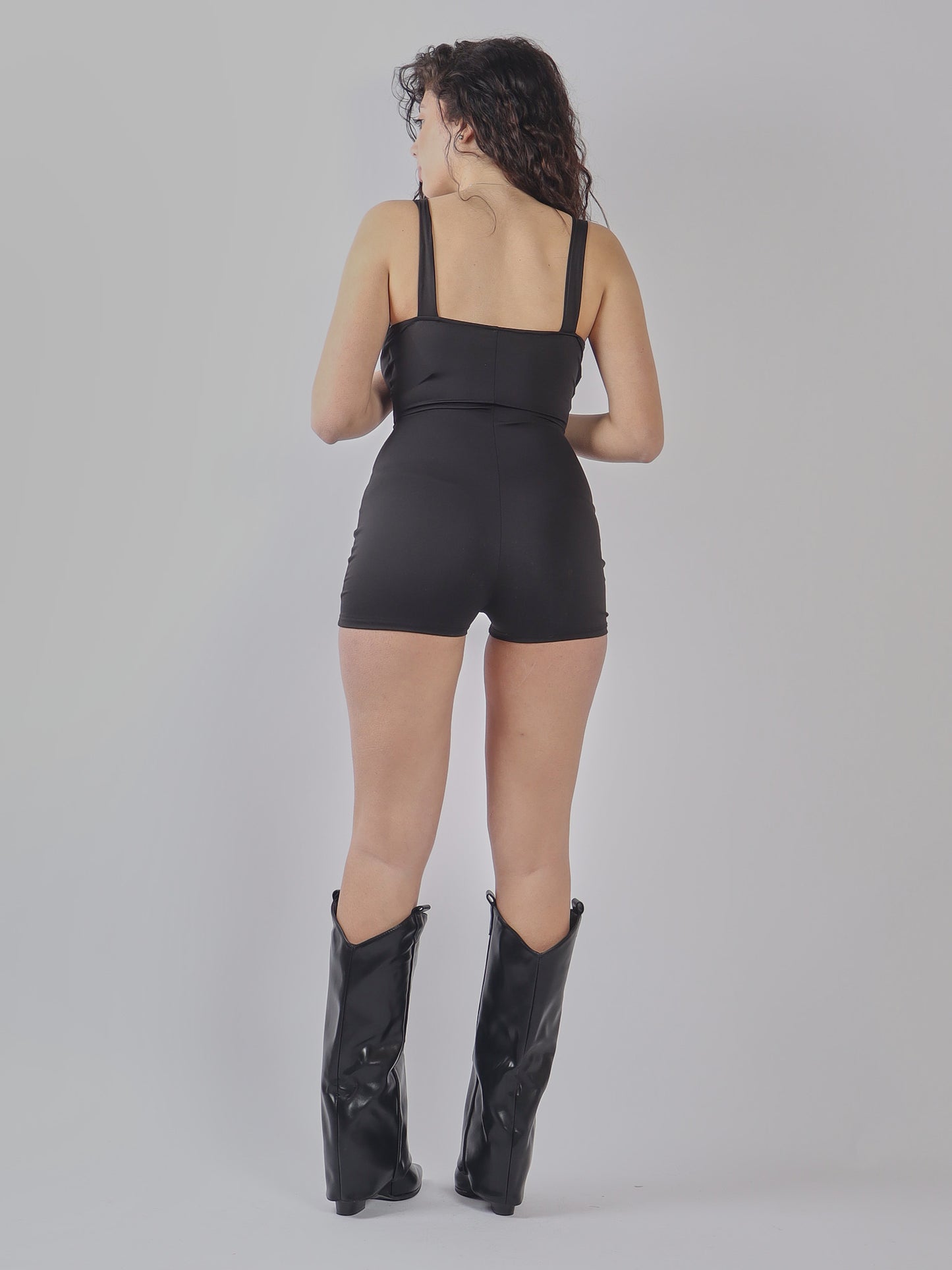 TUTINA CORTA CON SCOLLO CUT-OUT