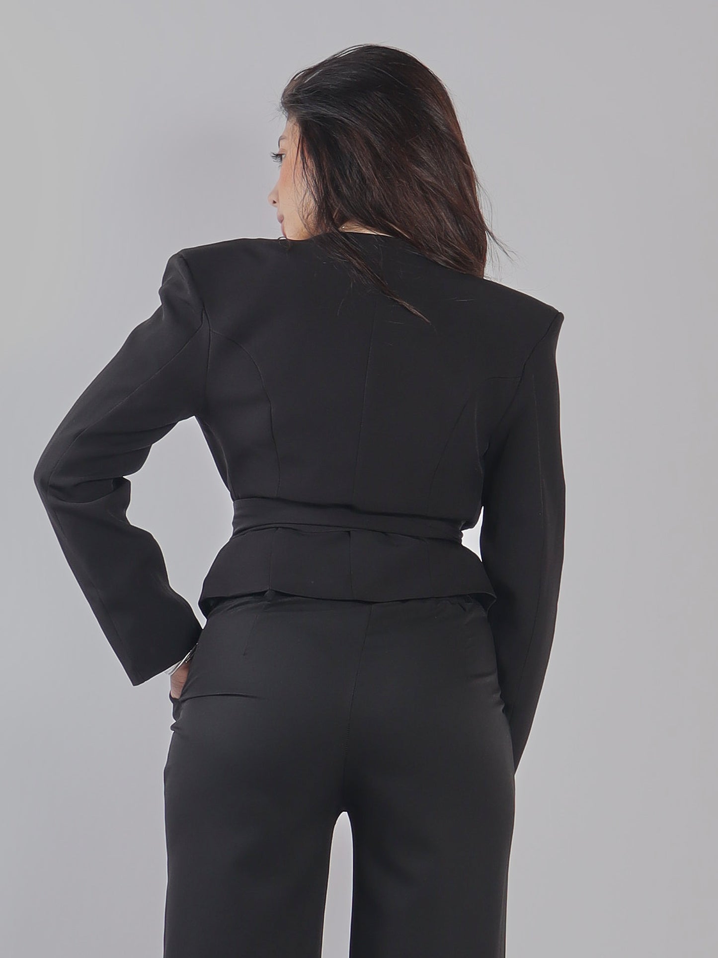 BLAZER CON CINTURA A FIOCCO E TASCHINI