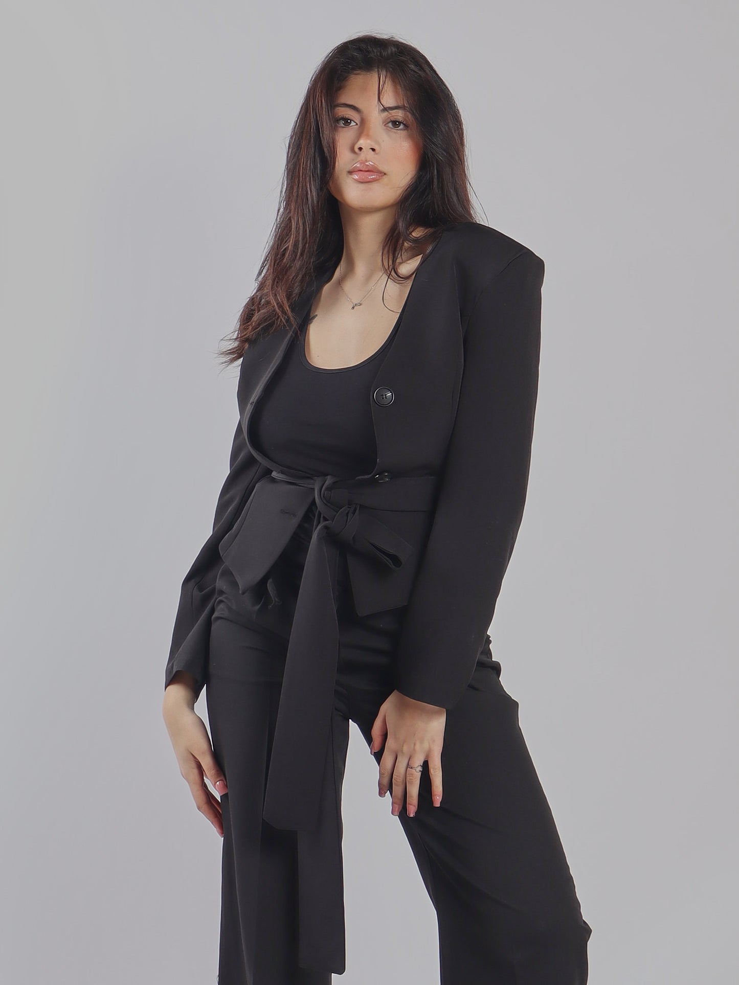 BLAZER CON CINTURA A FIOCCO E TASCHINI