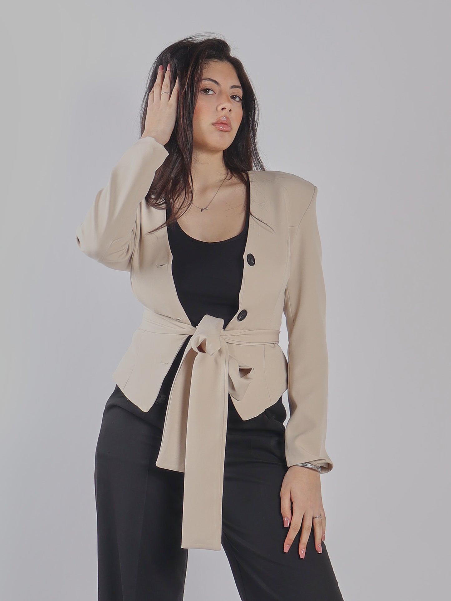 BLAZER CON CINTURA A FIOCCO E TASCHINI