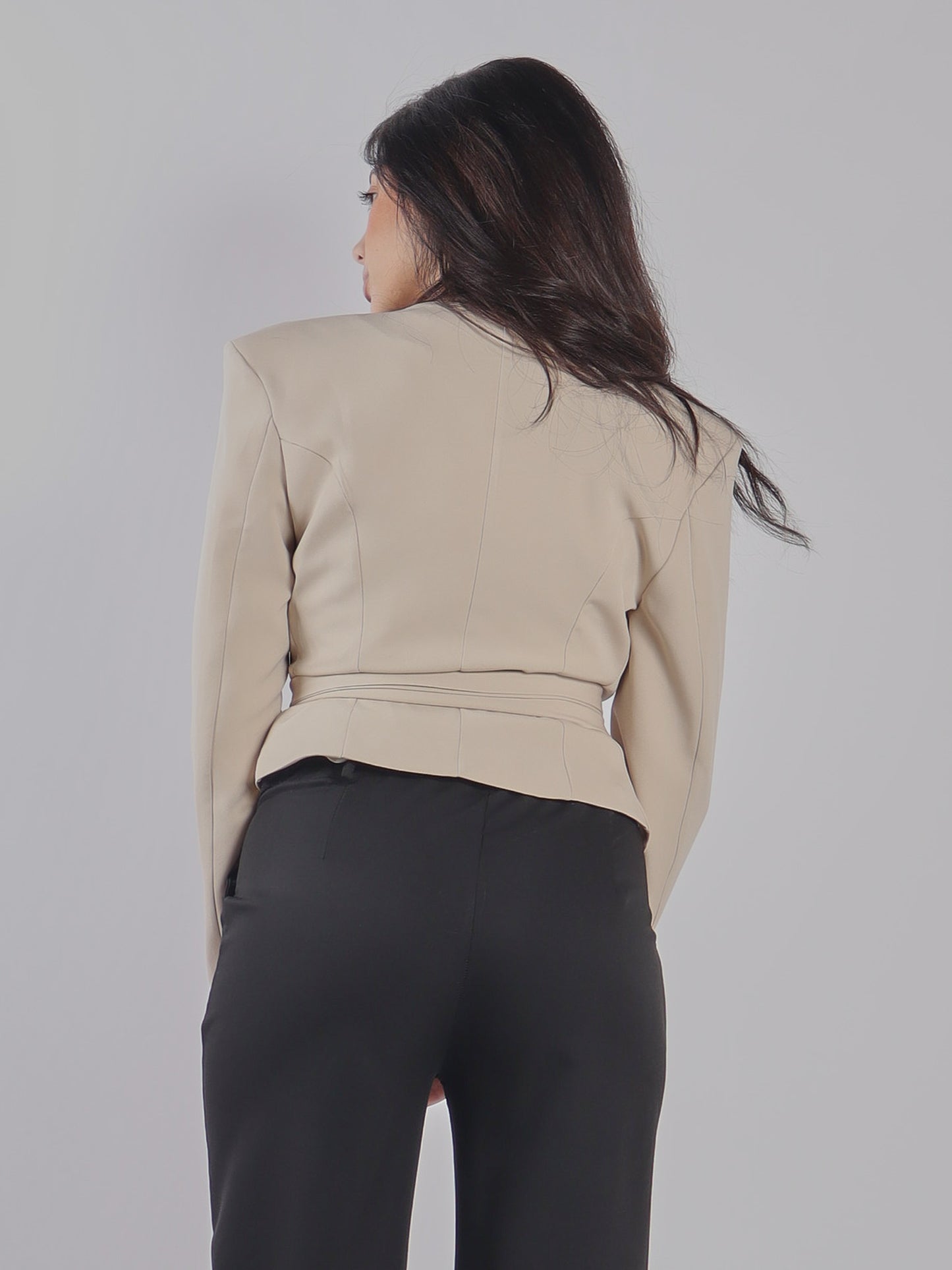 BLAZER CON CINTURA A FIOCCO E TASCHINI