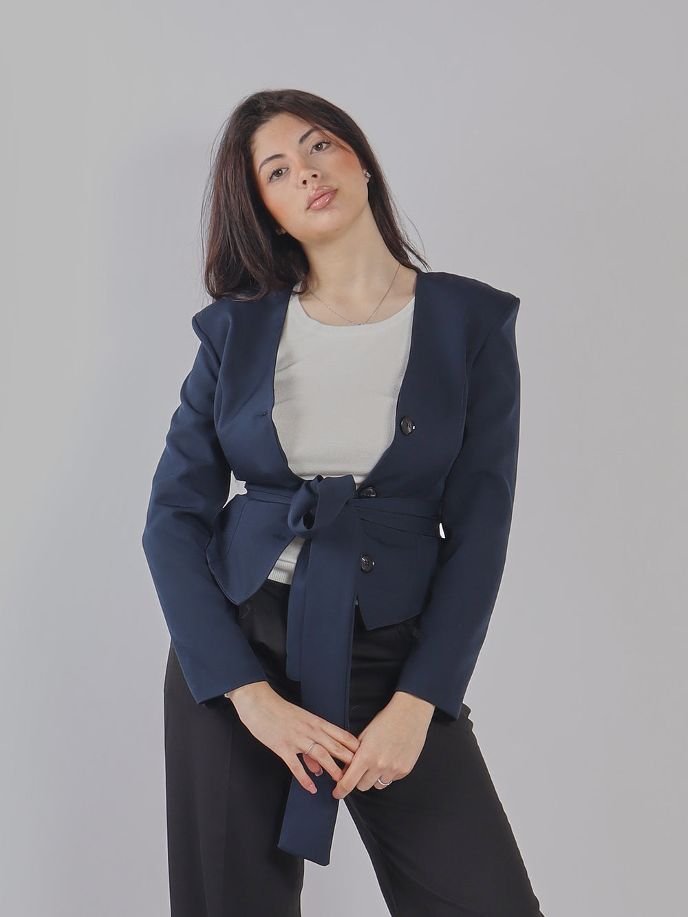 BLAZER CON CINTURA A FIOCCO E TASCHINI