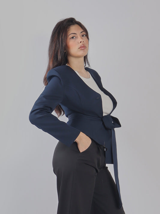 BLAZER CON CINTURA A FIOCCO E TASCHINI