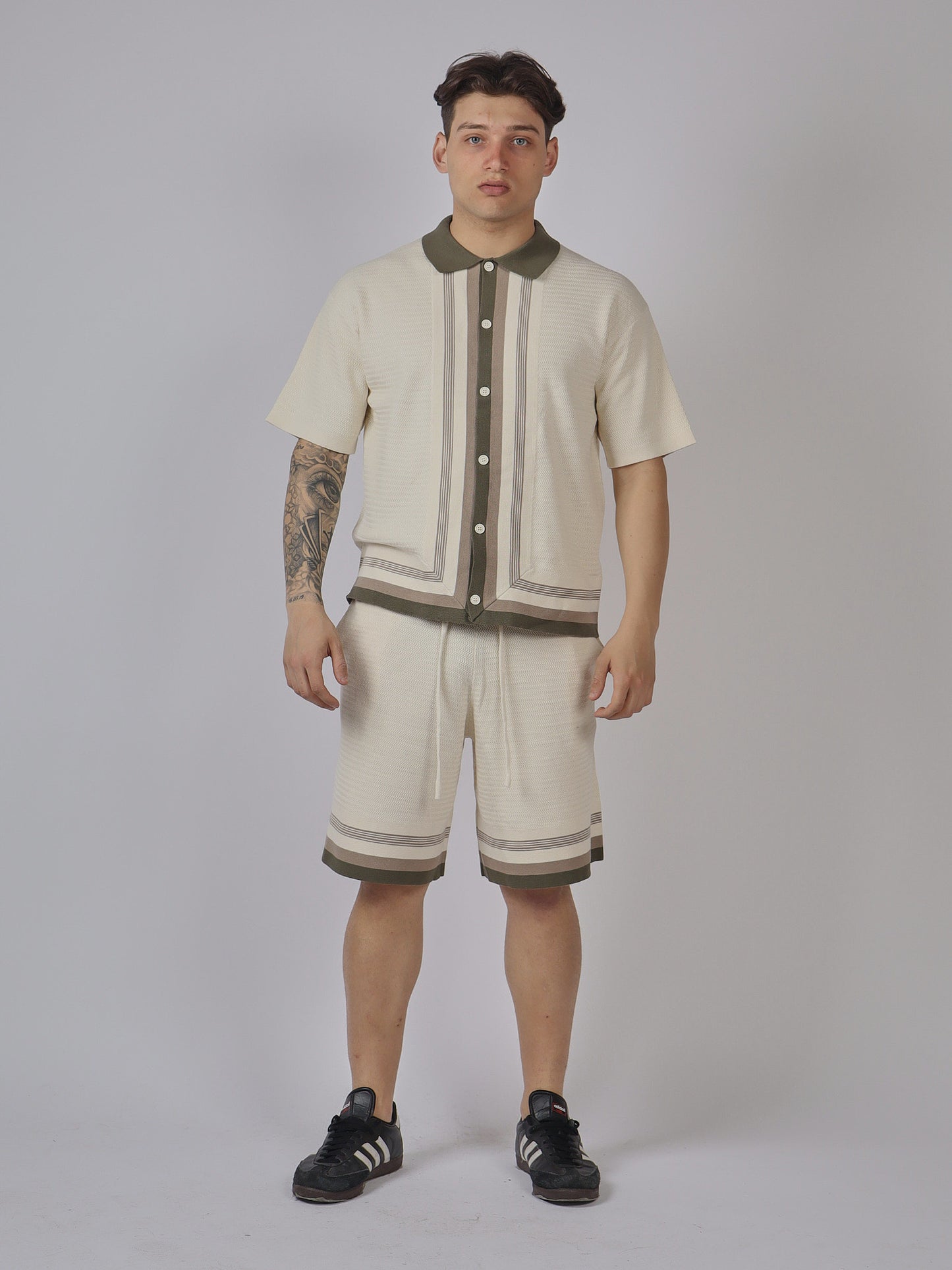 COMPLETO UOMO MAGLIA BOTTONI E BERMUDA CON RIFINIT