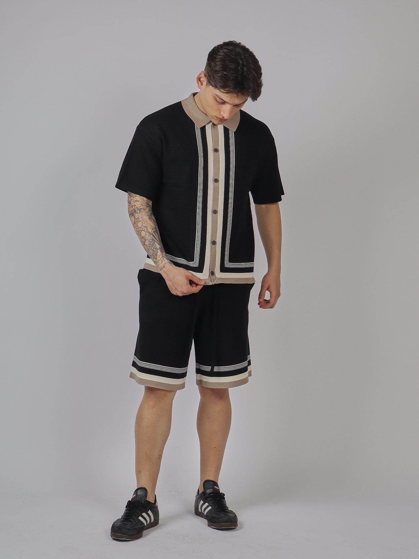 COMPLETO UOMO MAGLIA BOTTONI E BERMUDA CON RIFINIT