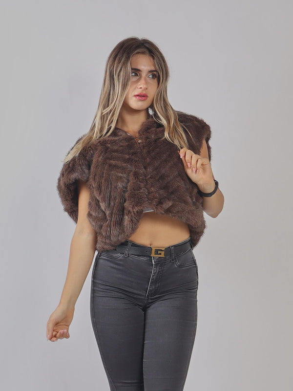 GILET IN ECO-PELLICCIA CON CAPPUCCIO