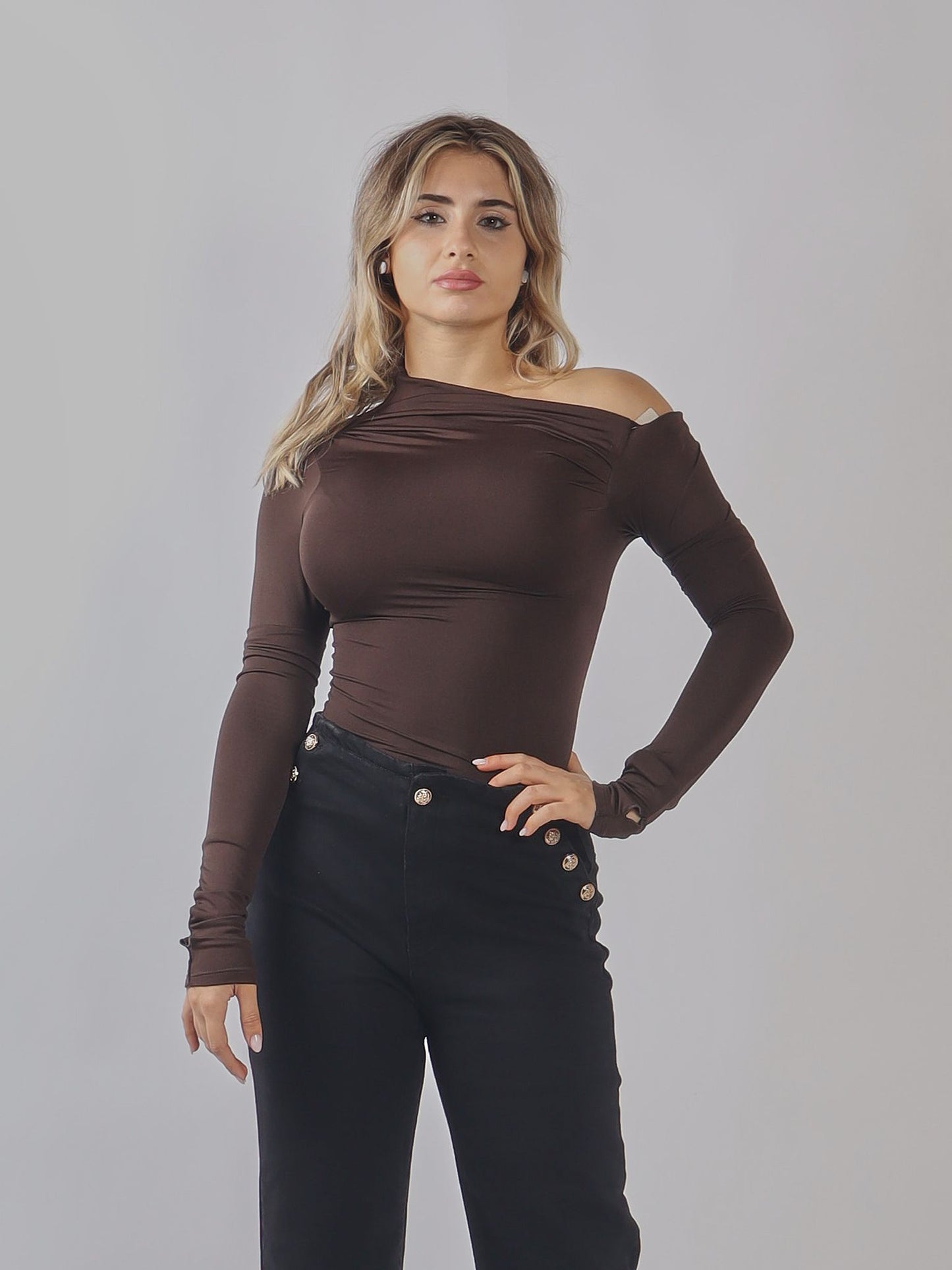Top monospalla a manica lunga disponibile in diversi colori