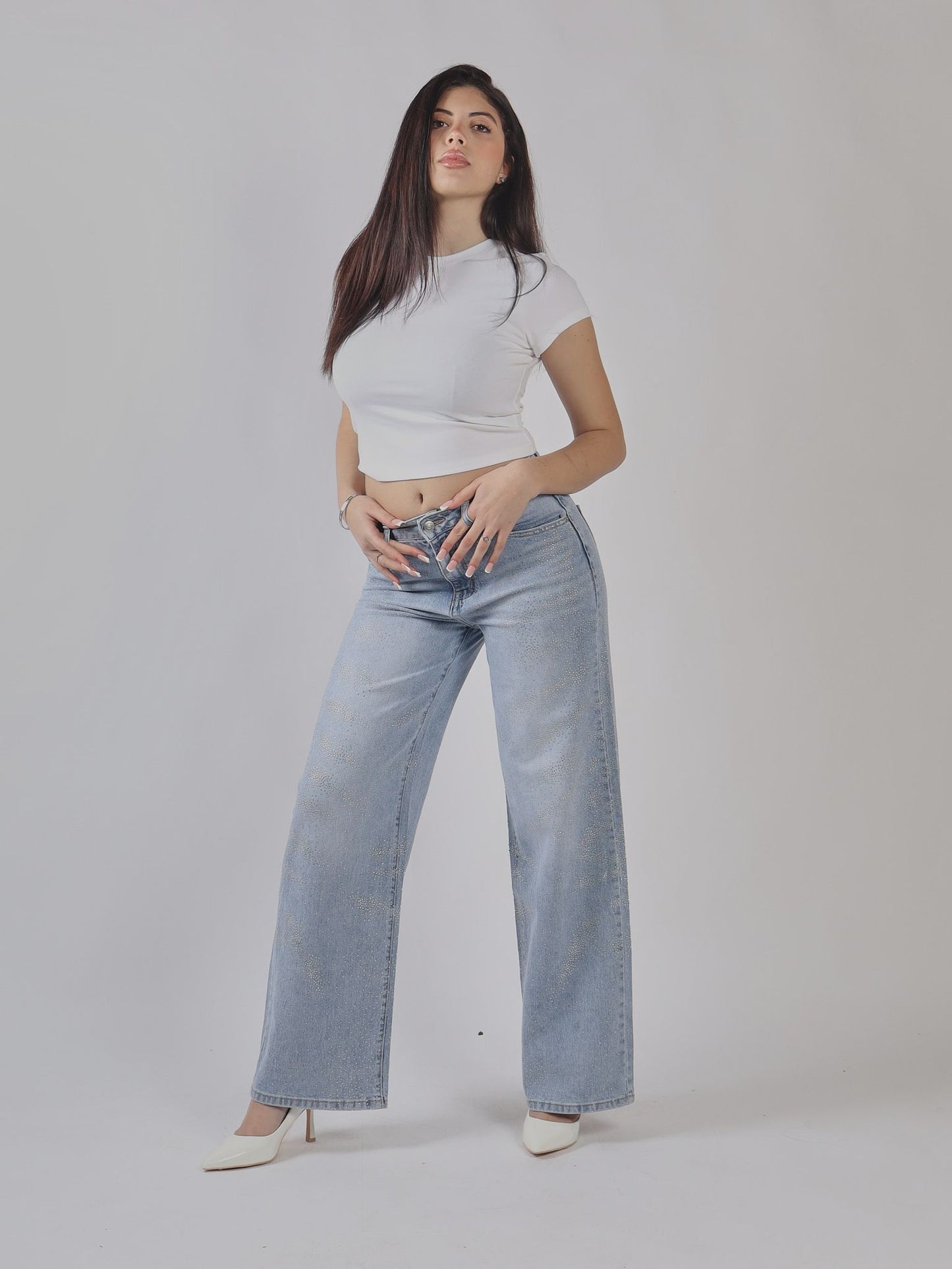 JEANS A GAMBA LARGA CON STRASS