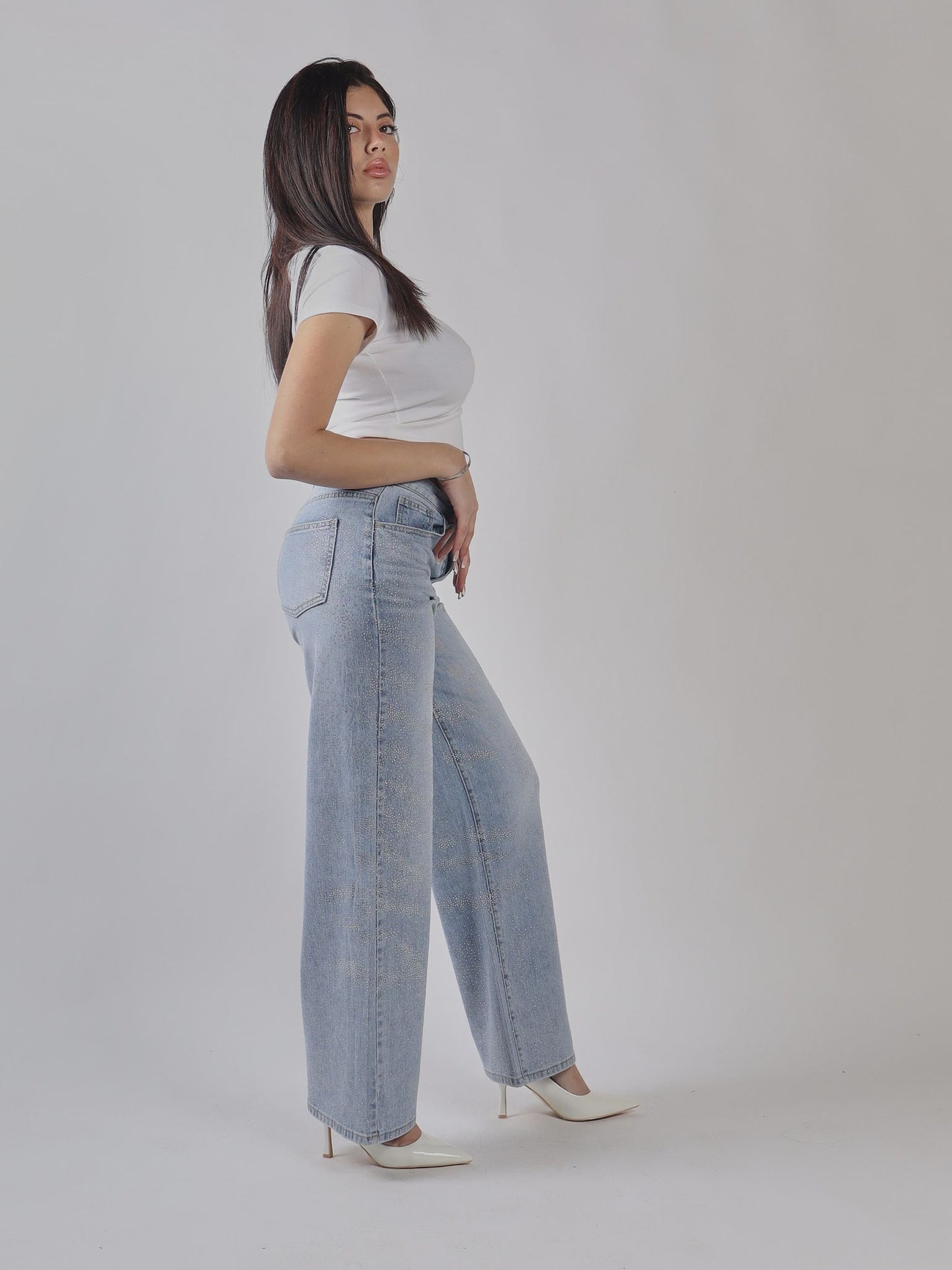 JEANS A GAMBA LARGA CON STRASS