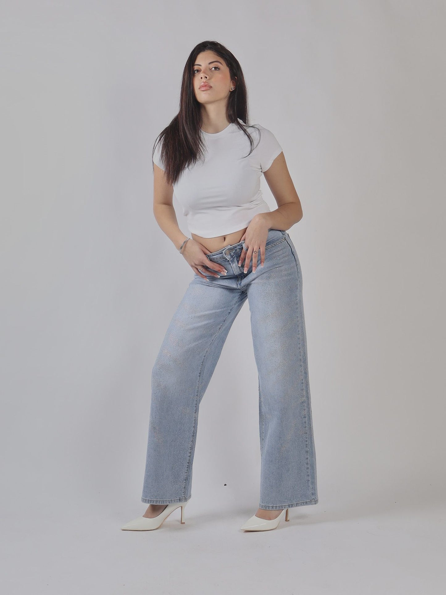 JEANS A GAMBA LARGA CON STRASS