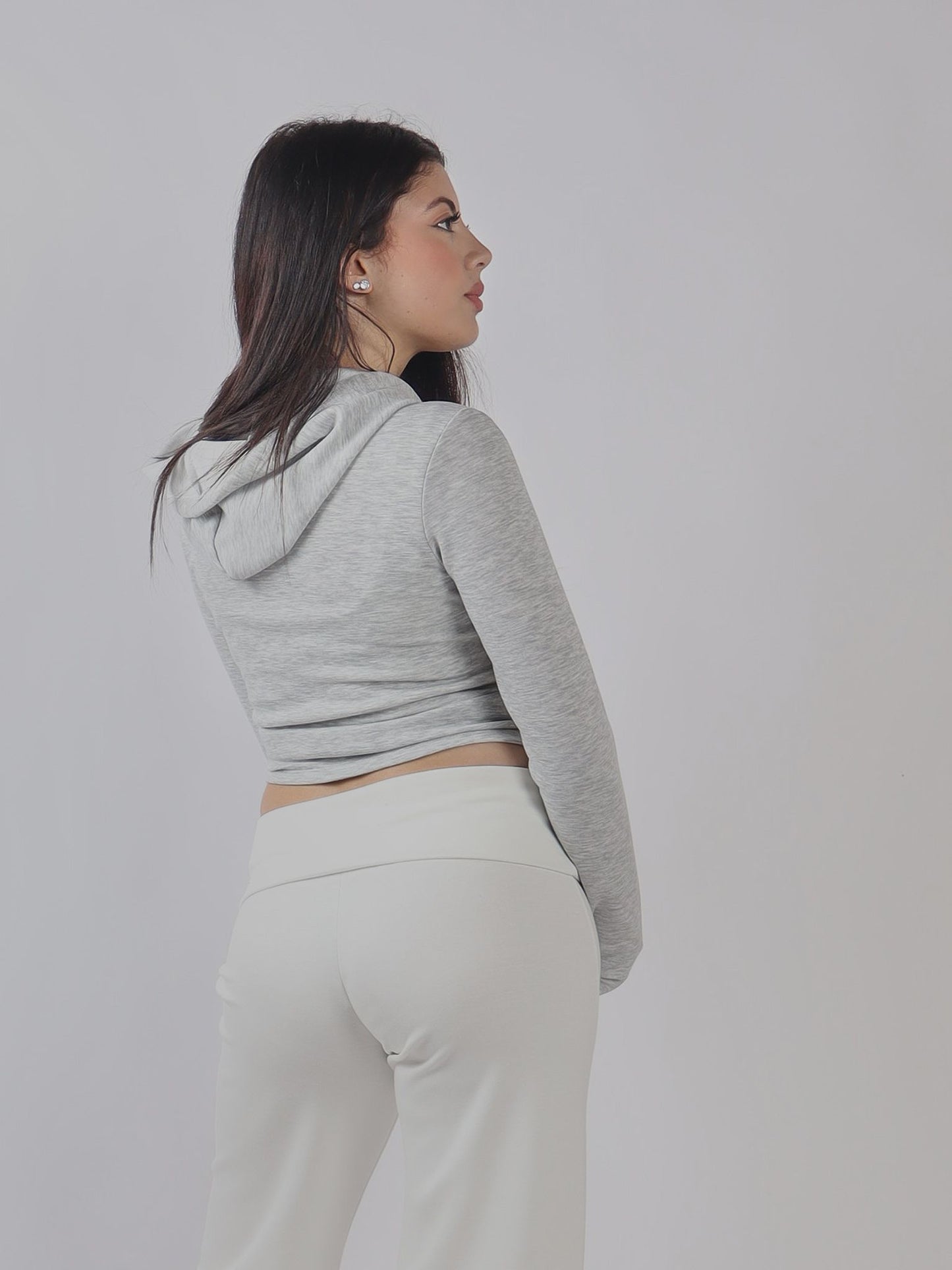 FELPA CROP CON CAPUCCIO PE 25