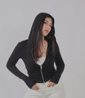 FELPA CROP CON CAPUCCIO PE 25