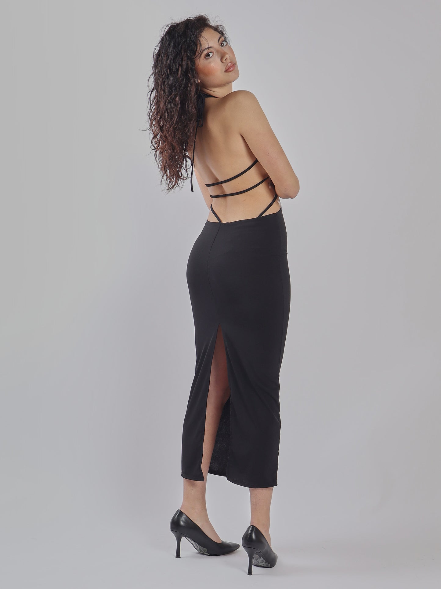 ABITO LUNGO CON DETTAGLI CUT-OUT