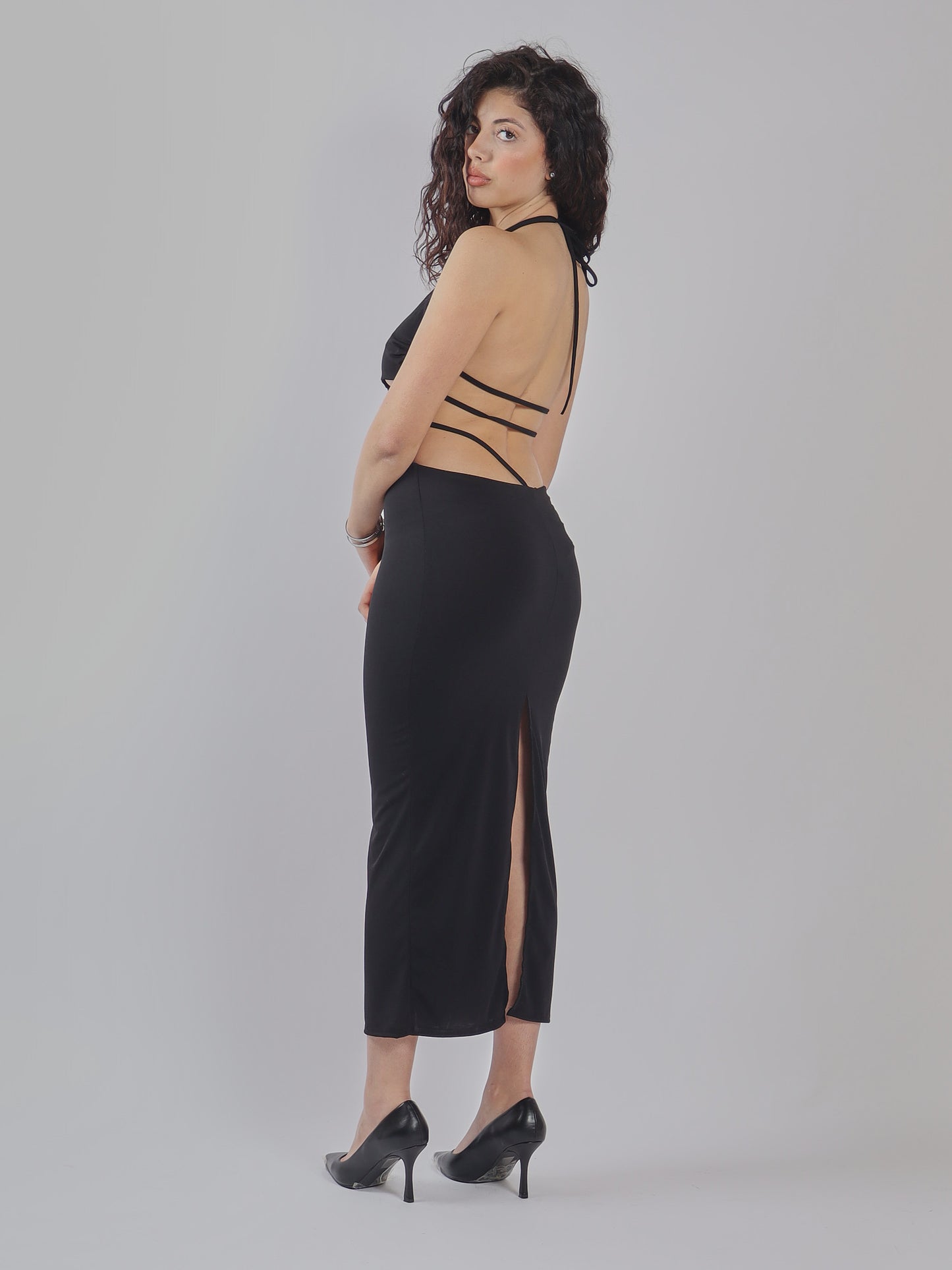 ABITO LUNGO CON DETTAGLI CUT-OUT