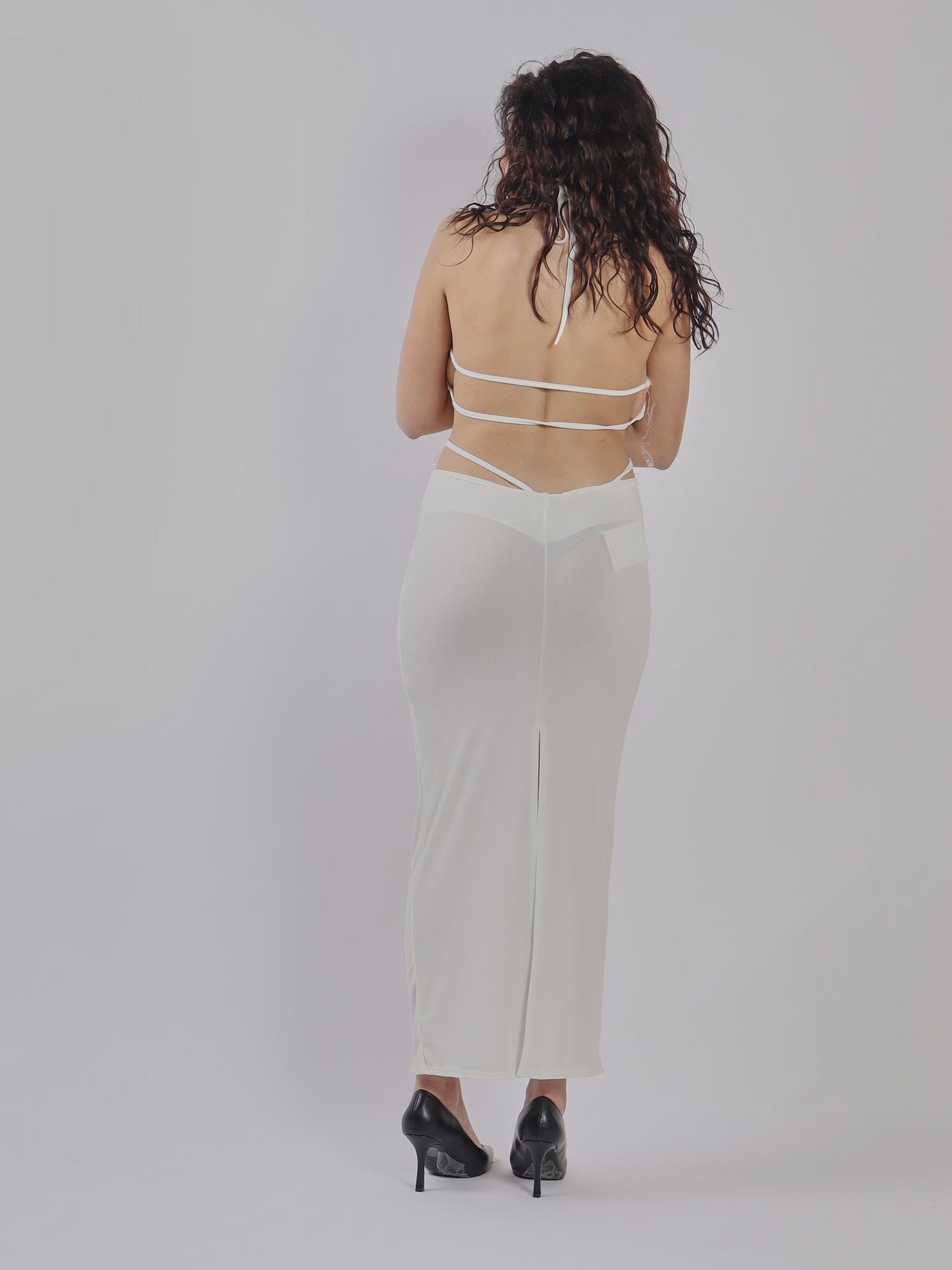 ABITO LUNGO CON DETTAGLI CUT-OUT
