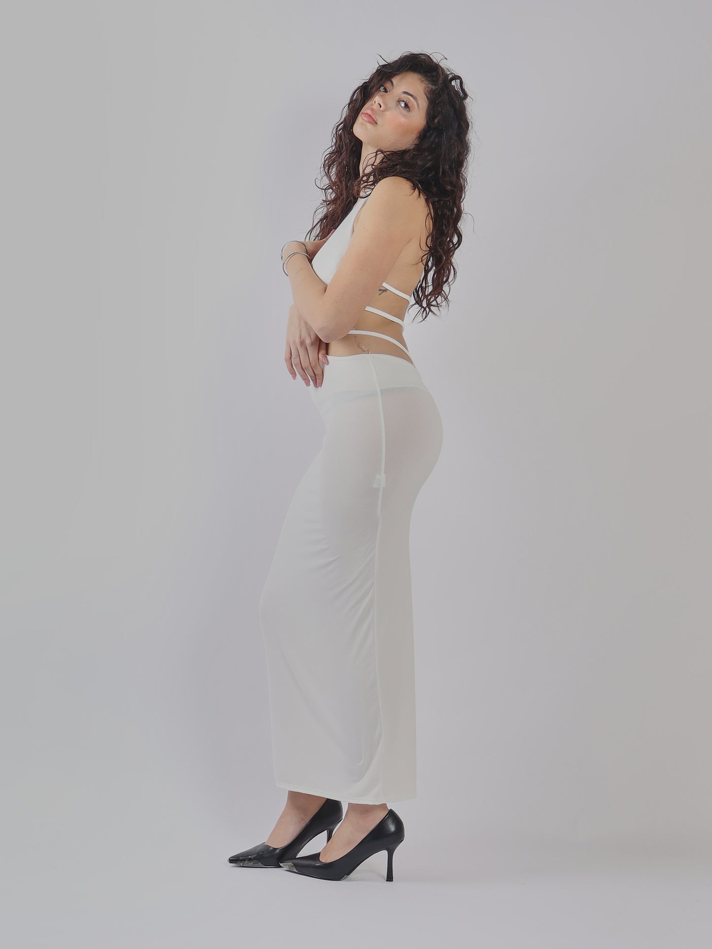 ABITO LUNGO CON DETTAGLI CUT-OUT