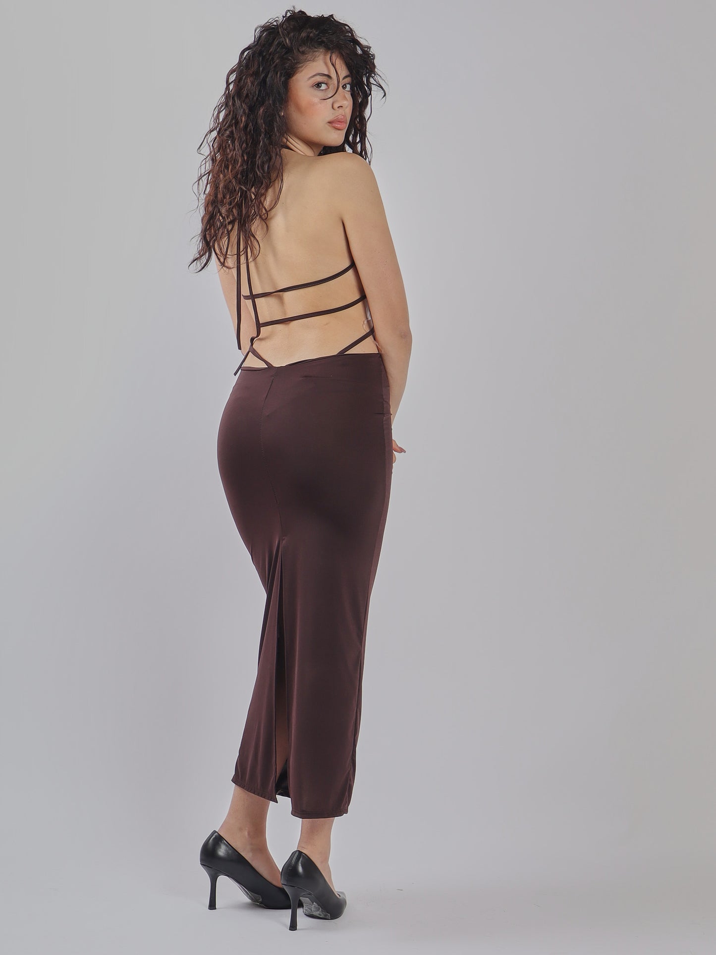 ABITO LUNGO CON DETTAGLI CUT-OUT