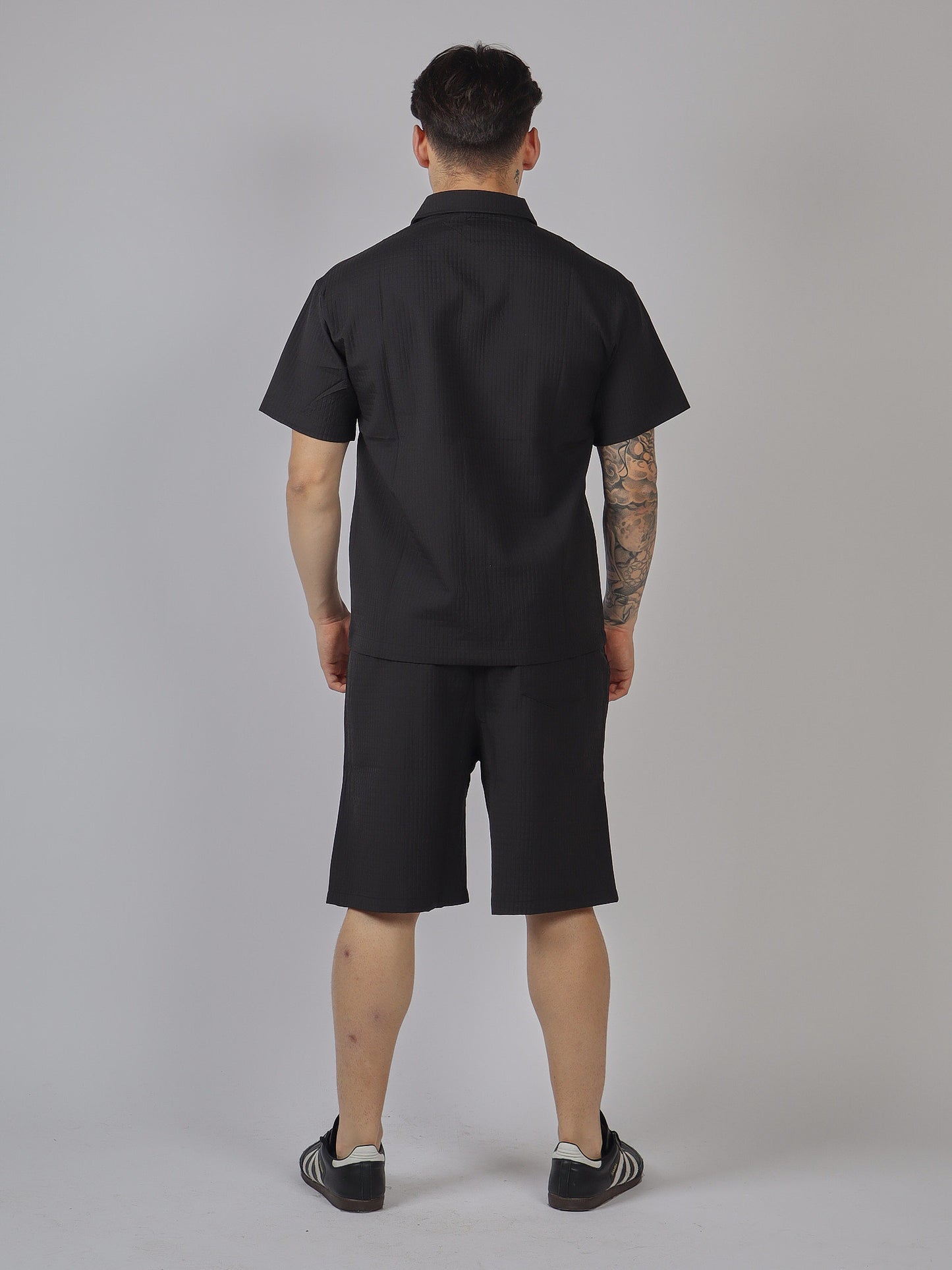 COMPLETO UOMO CAMICIA E BERMUDA IN TESSUTO TECNICO