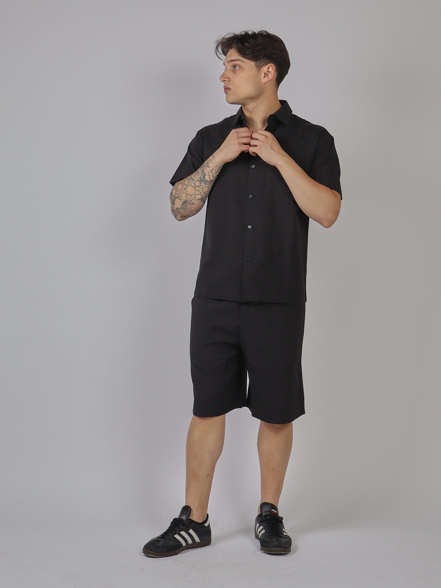 COMPLETO UOMO CAMICIA E BERMUDA IN TESSUTO TECNICO