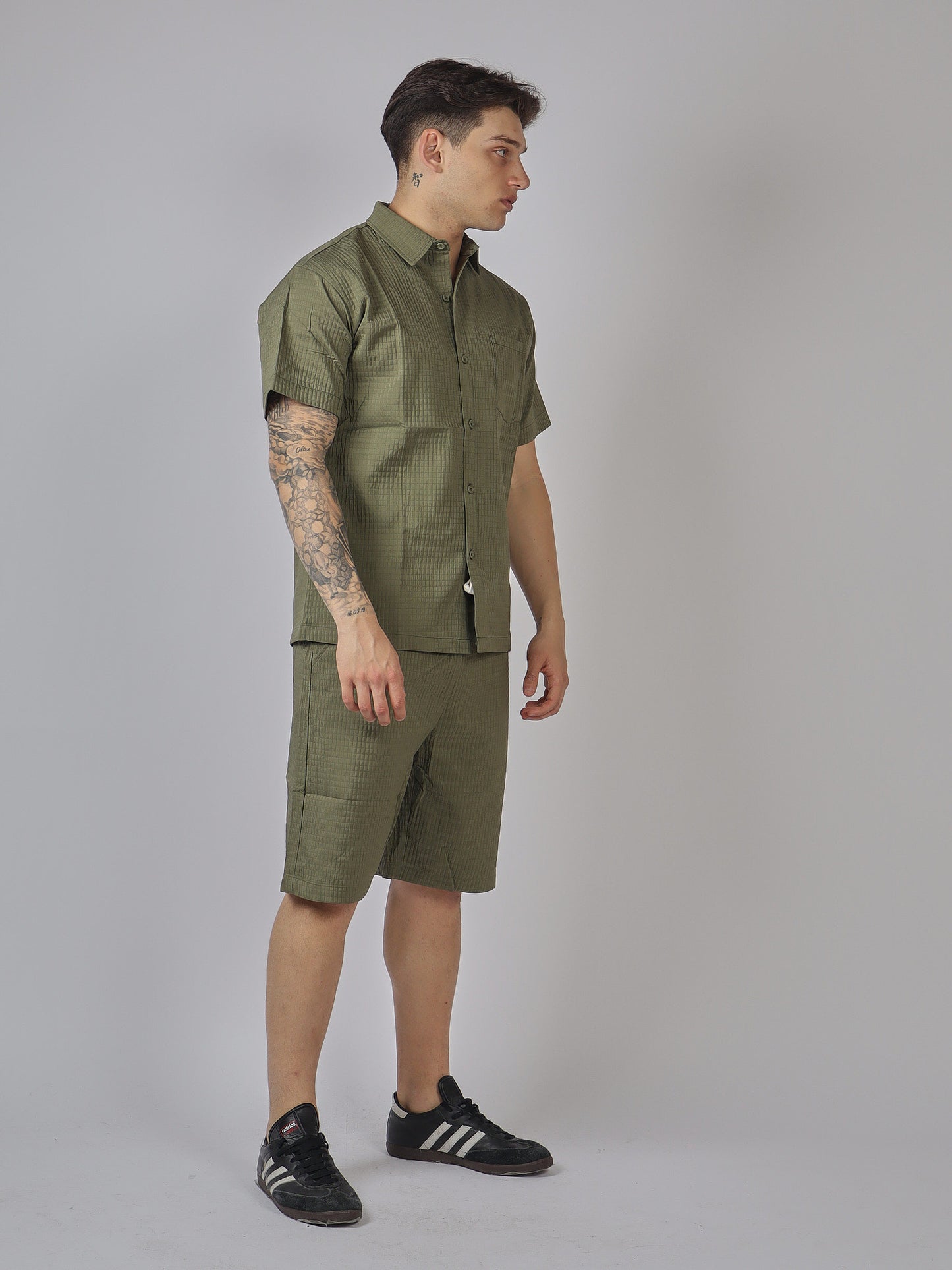 COMPLETO UOMO CAMICIA E BERMUDA IN TESSUTO TECNICO