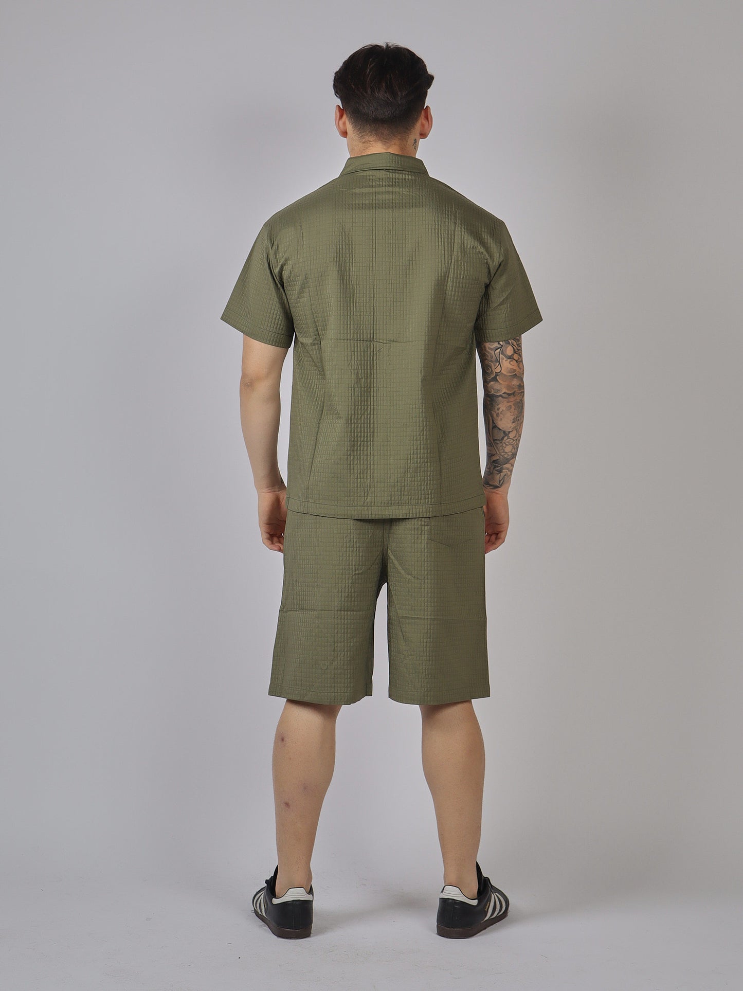 COMPLETO UOMO CAMICIA E BERMUDA IN TESSUTO TECNICO