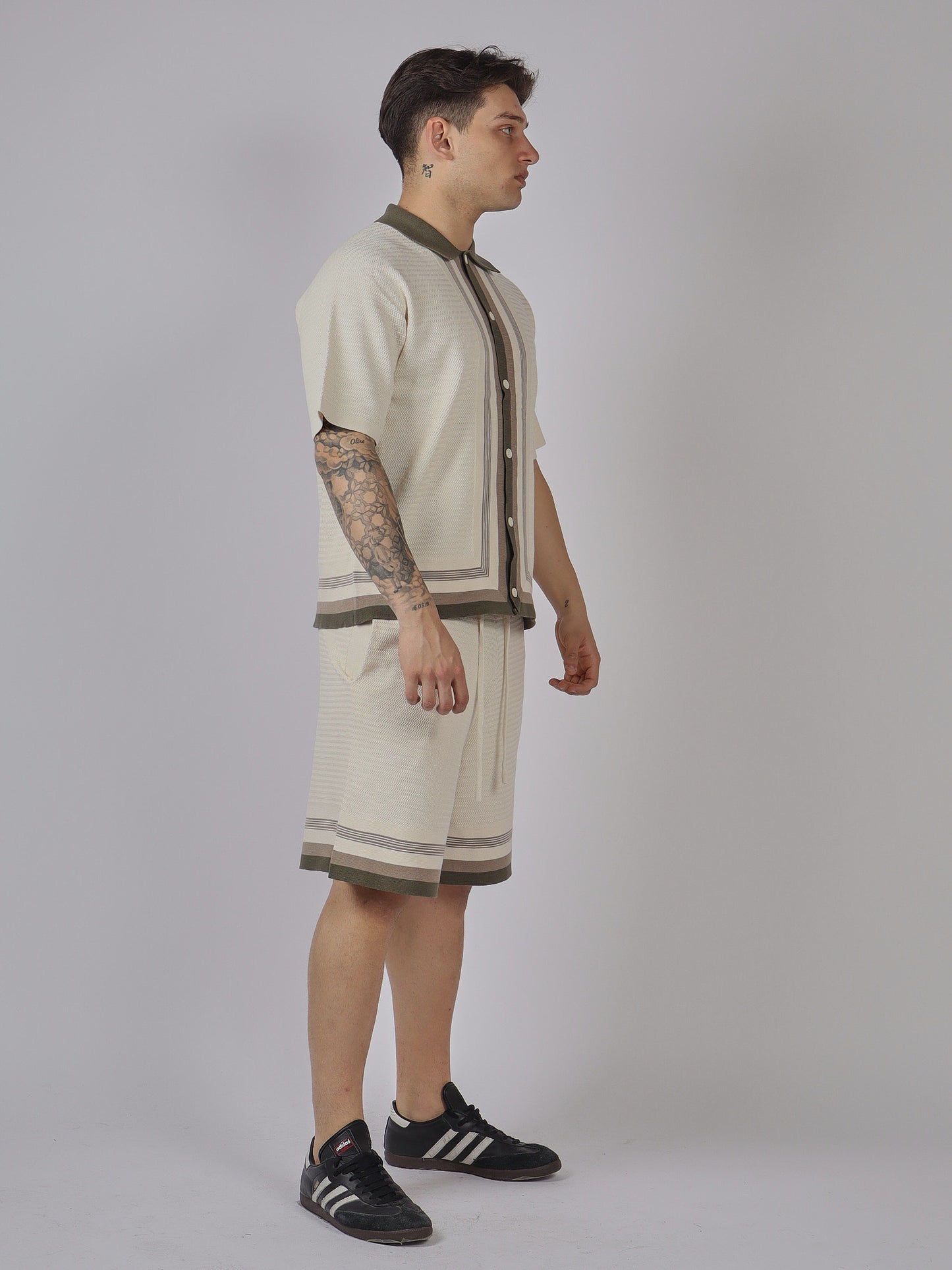 COMPLETO UOMO MAGLIA BOTTONI E BERMUDA CON RIFINIT
