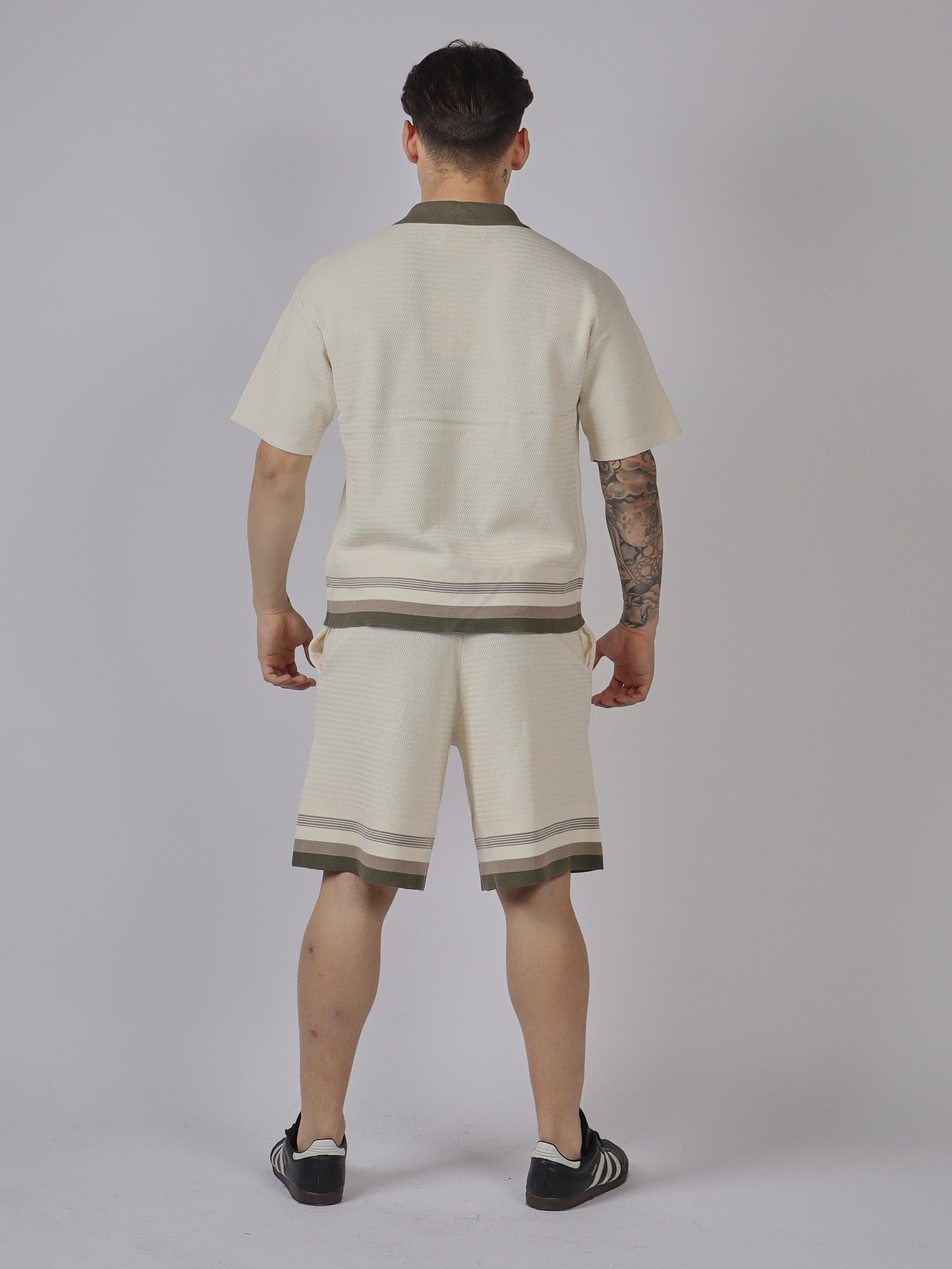 COMPLETO UOMO MAGLIA BOTTONI E BERMUDA CON RIFINIT