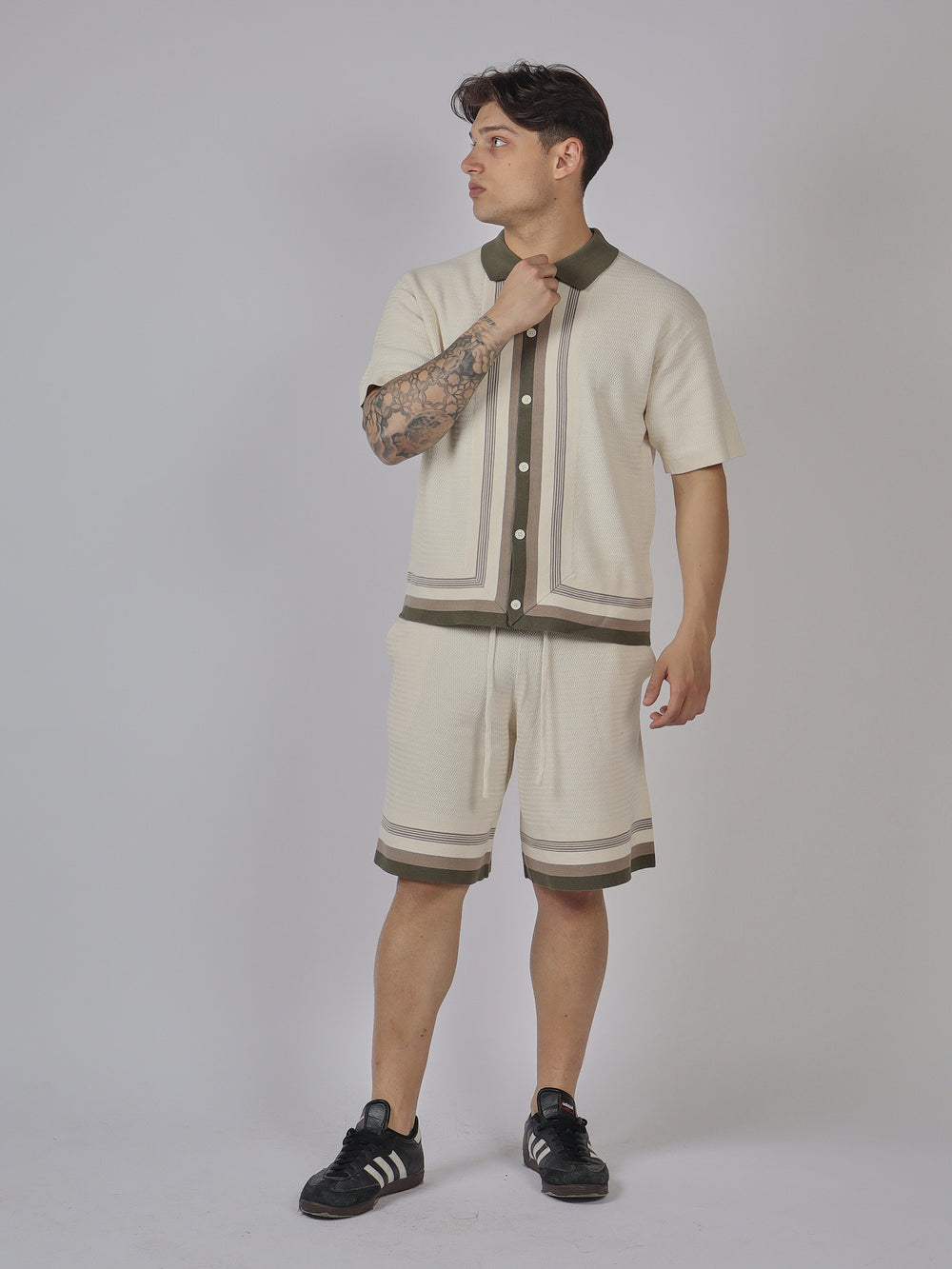 COMPLETO UOMO MAGLIA BOTTONI E BERMUDA CON RIFINIT