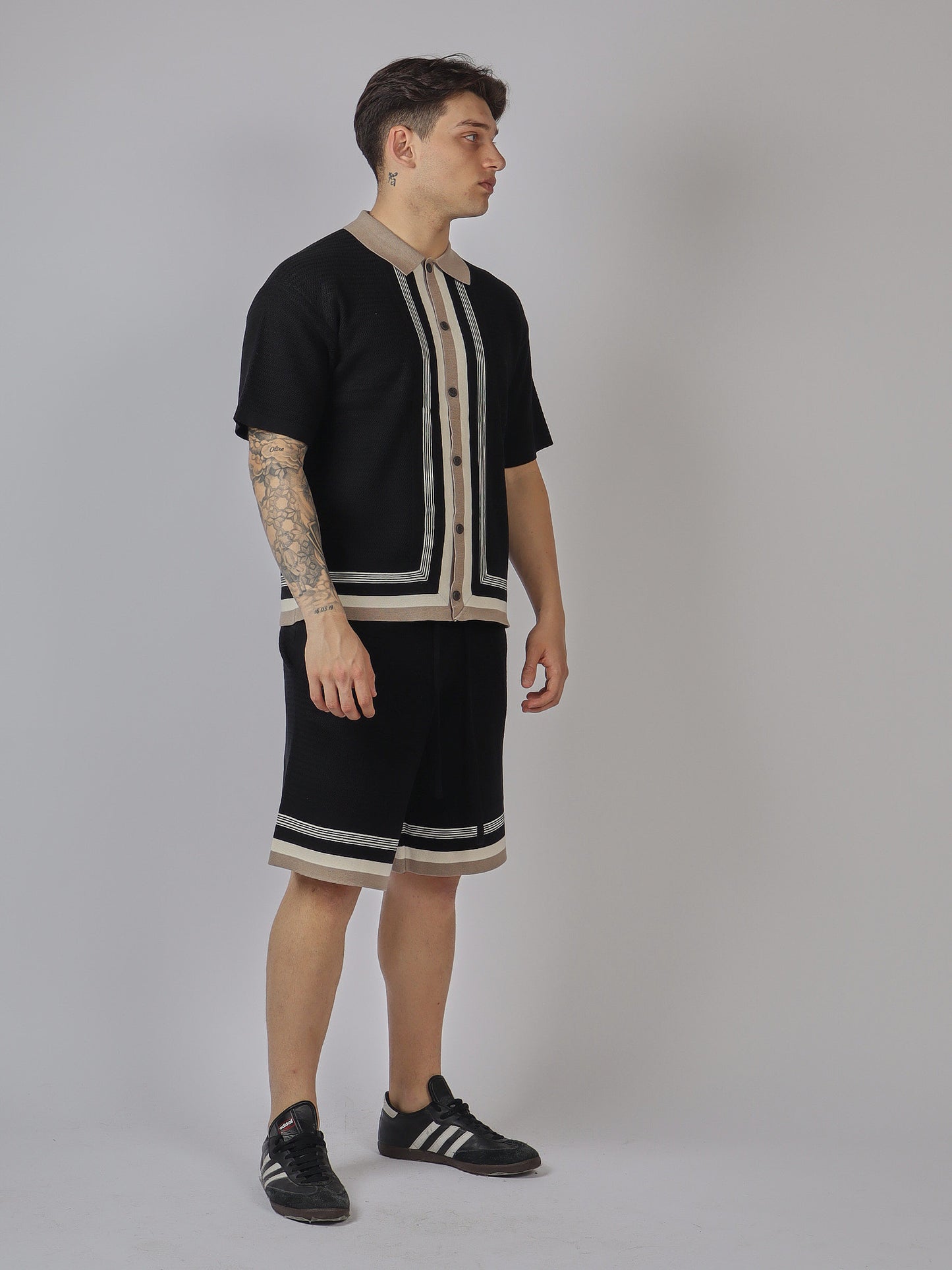 COMPLETO UOMO MAGLIA BOTTONI E BERMUDA CON RIFINIT