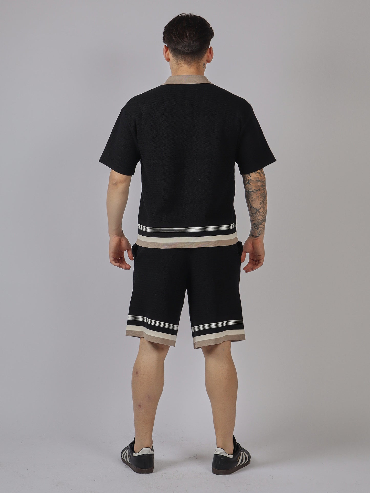 COMPLETO UOMO MAGLIA BOTTONI E BERMUDA CON RIFINIT
