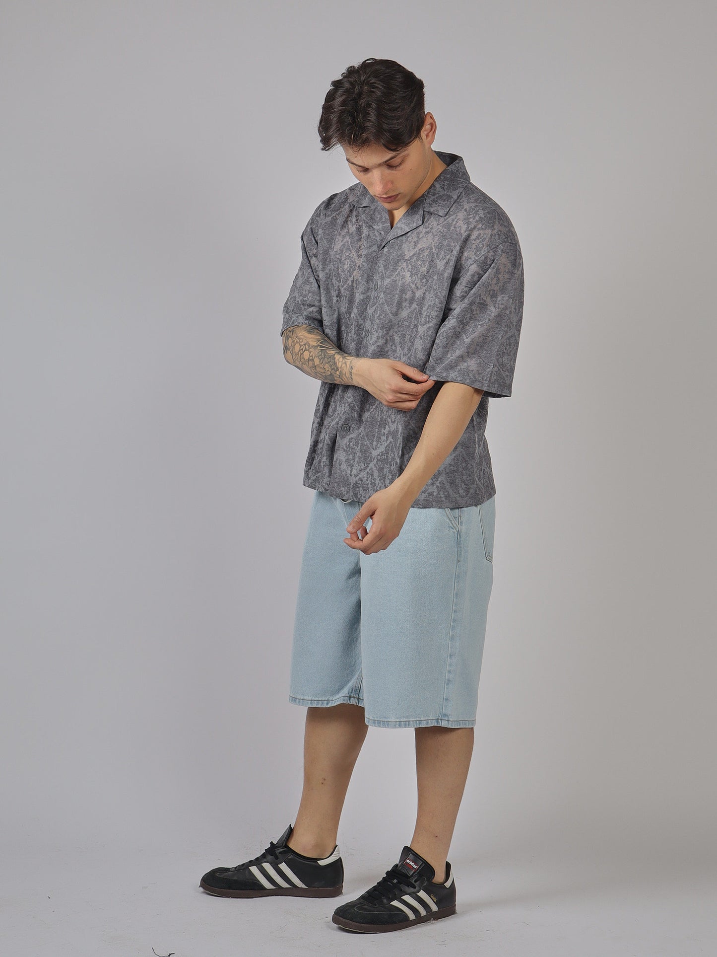 CAMICIA CON MOTIVO ASTRATTO